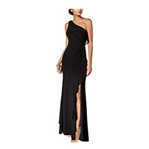 Vince camuto off one shoulder black gown. Size 12